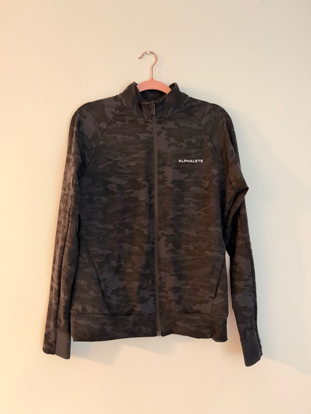 🧡| Alphalete Men’s Black & Gray Camo Jacket